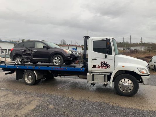 JB Autoworks flatbed towing a car in Johnson City, TN